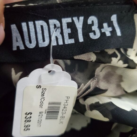 NWT Audrey 3+1 Sheer Floral Romper - Picture 2 of 10